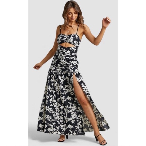 SHOWPO | NWT Mikaela Ruched Front Maxi Dress with Cut Out in Black Floral, Sz 8 - Picture 8 of 8
